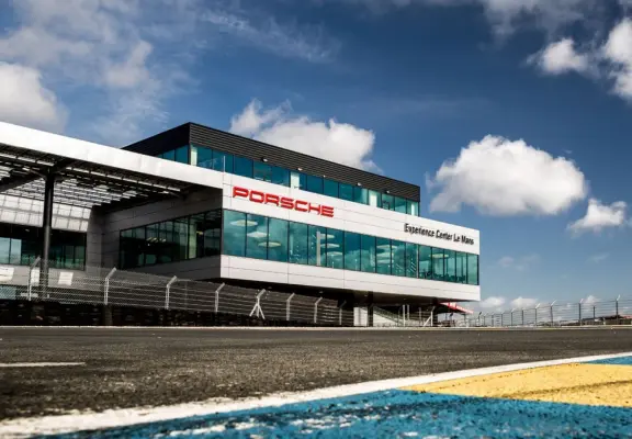 Porsche Experience Center à Le Mans